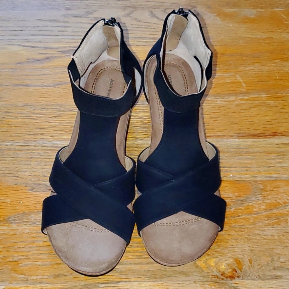 Adrienne Vittadini black wedges